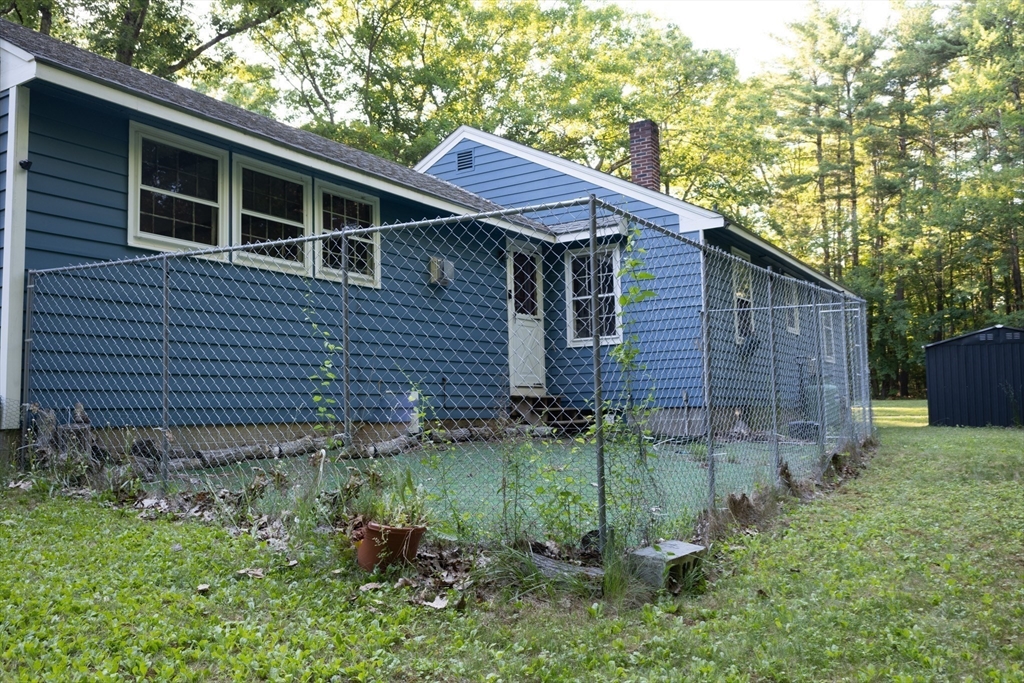 203 Wallace Hill Road Townsend, MA 01469 - Photo 7 of 17
