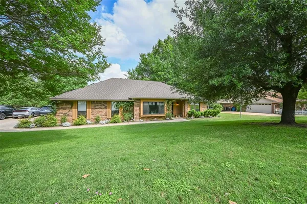 $599,999 | 912 North Dove Road, Grapevine, TX 76051