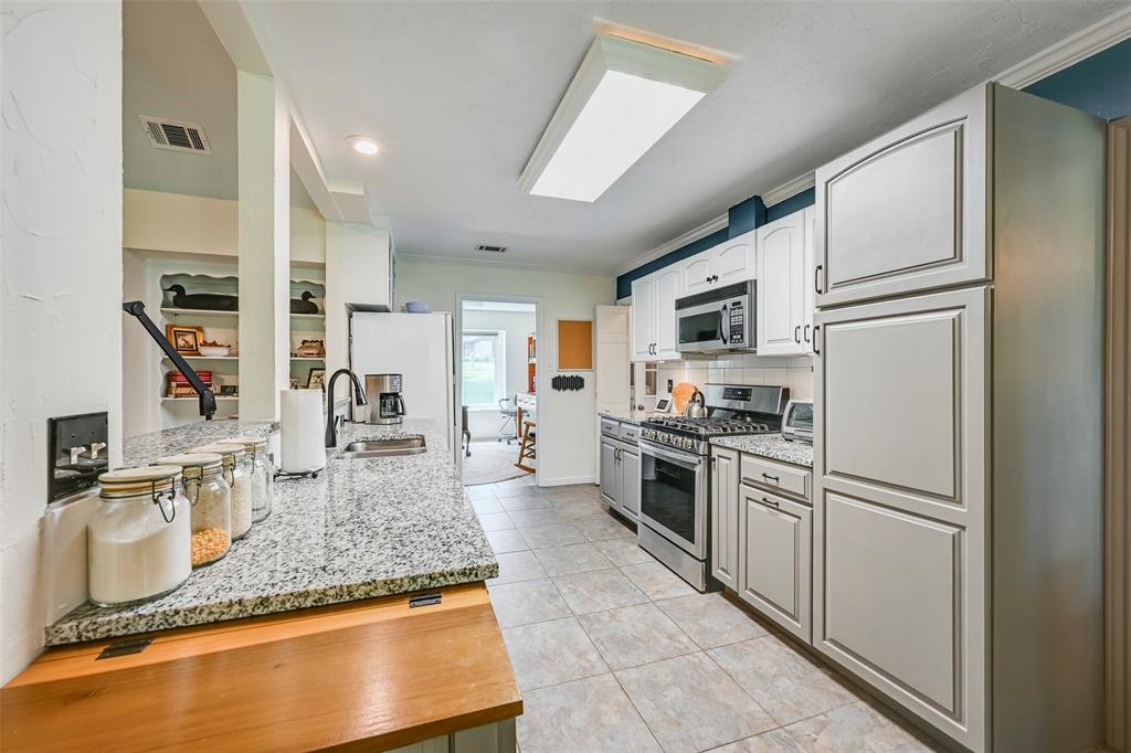 912 North Dove Road Grapevine, TX 76051 - Photo 8 of 28