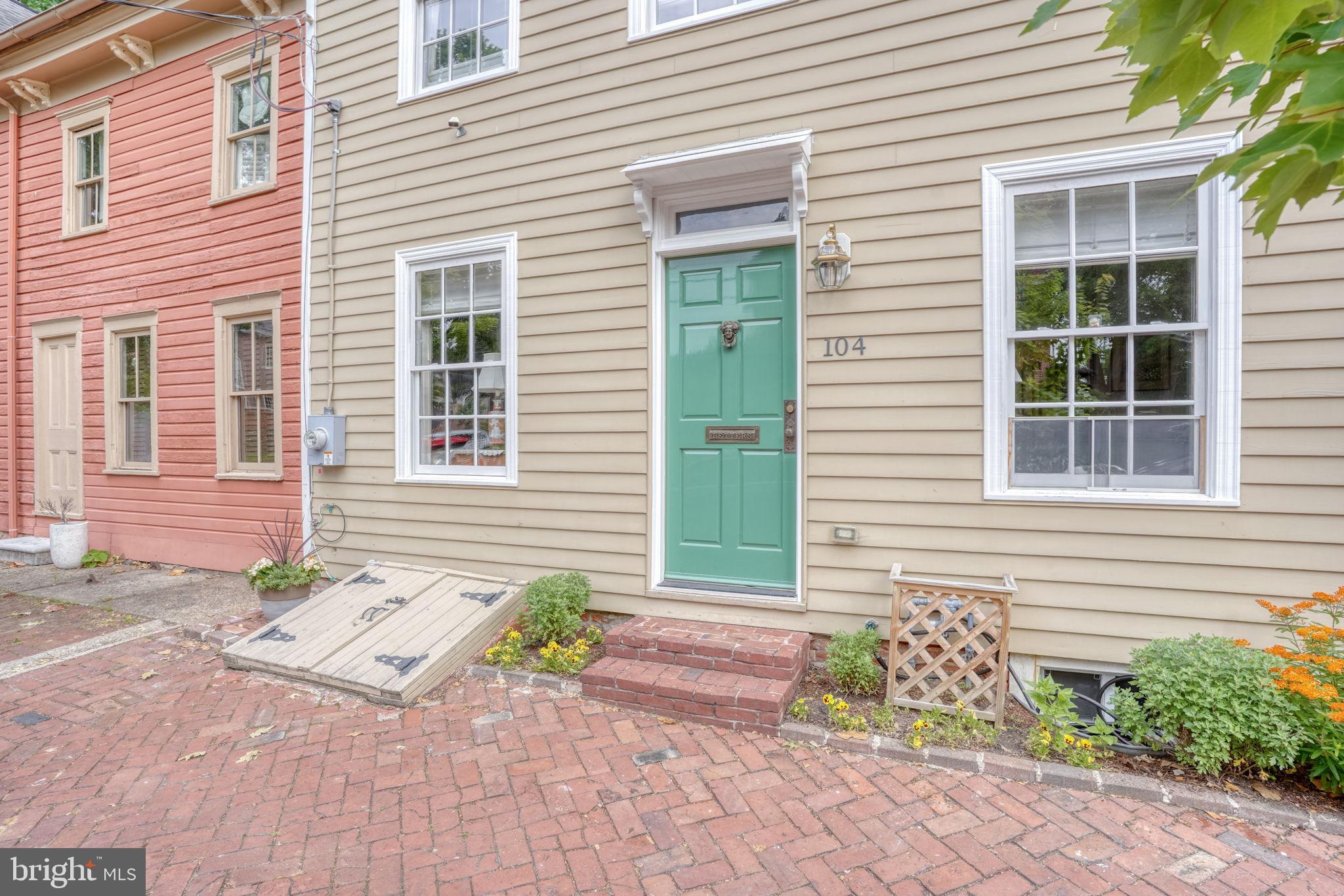 104 East 3rd Street New Castle, DE 19720 - Photo 3 of 56