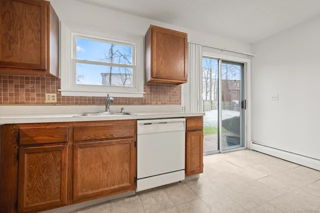 $149,000 | 16 Lawton Road, Unit 22, Manchester, CT 06040