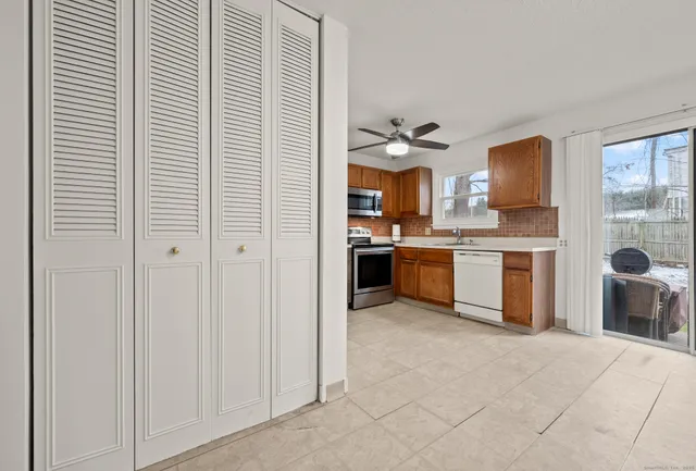 $149,000 | 16 Lawton Road, Unit 22, Manchester, CT 06040