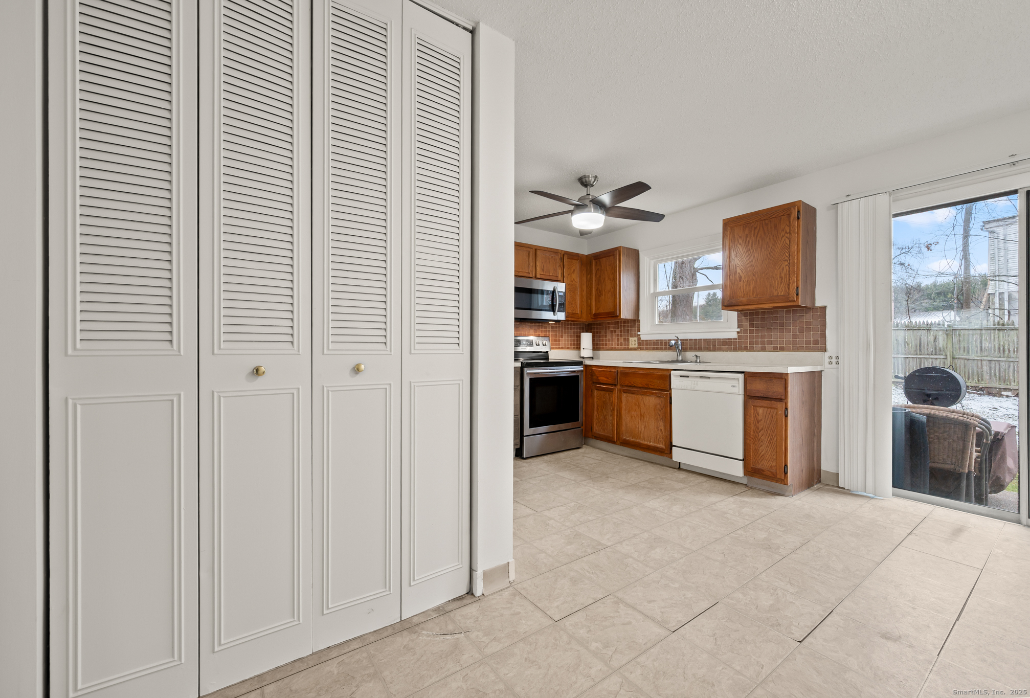 16 Lawton Road, Unit 22 Manchester, CT 06040 - Photo 8 of 31