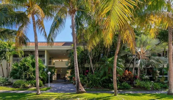 $4,550 | 260 Sunrise Drive, Unit H, Key Biscayne, FL 33149