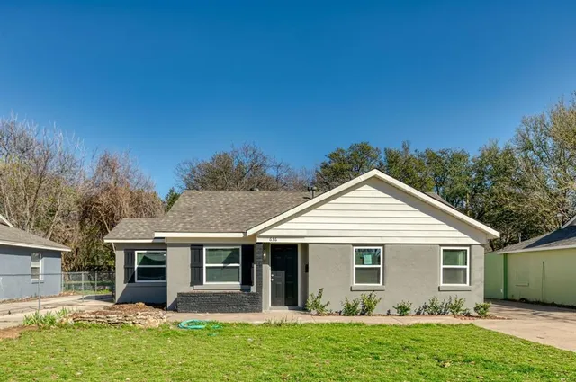 $1,750 | 636 Schieme Street, River Oaks, TX 76114