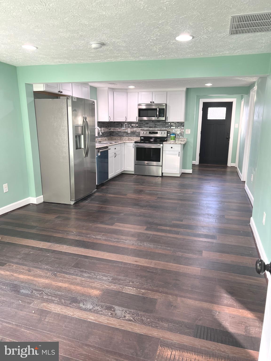 1446 Log Inn Road Annapolis, MD 21409 - Photo 5 of 38 Living Room/Kitchen