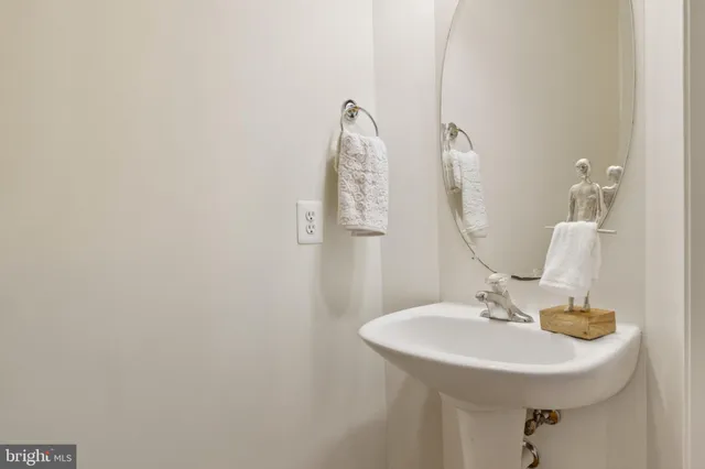 $1,150,000 | 14388 Waterford Woods Court, Leesburg, VA 20176