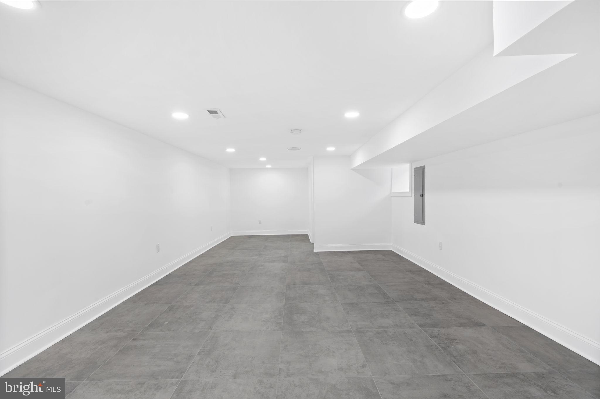 628 South 51st Street Philadelphia, PA 19143 - Photo 16 of 17 an empty room with a empty space and window