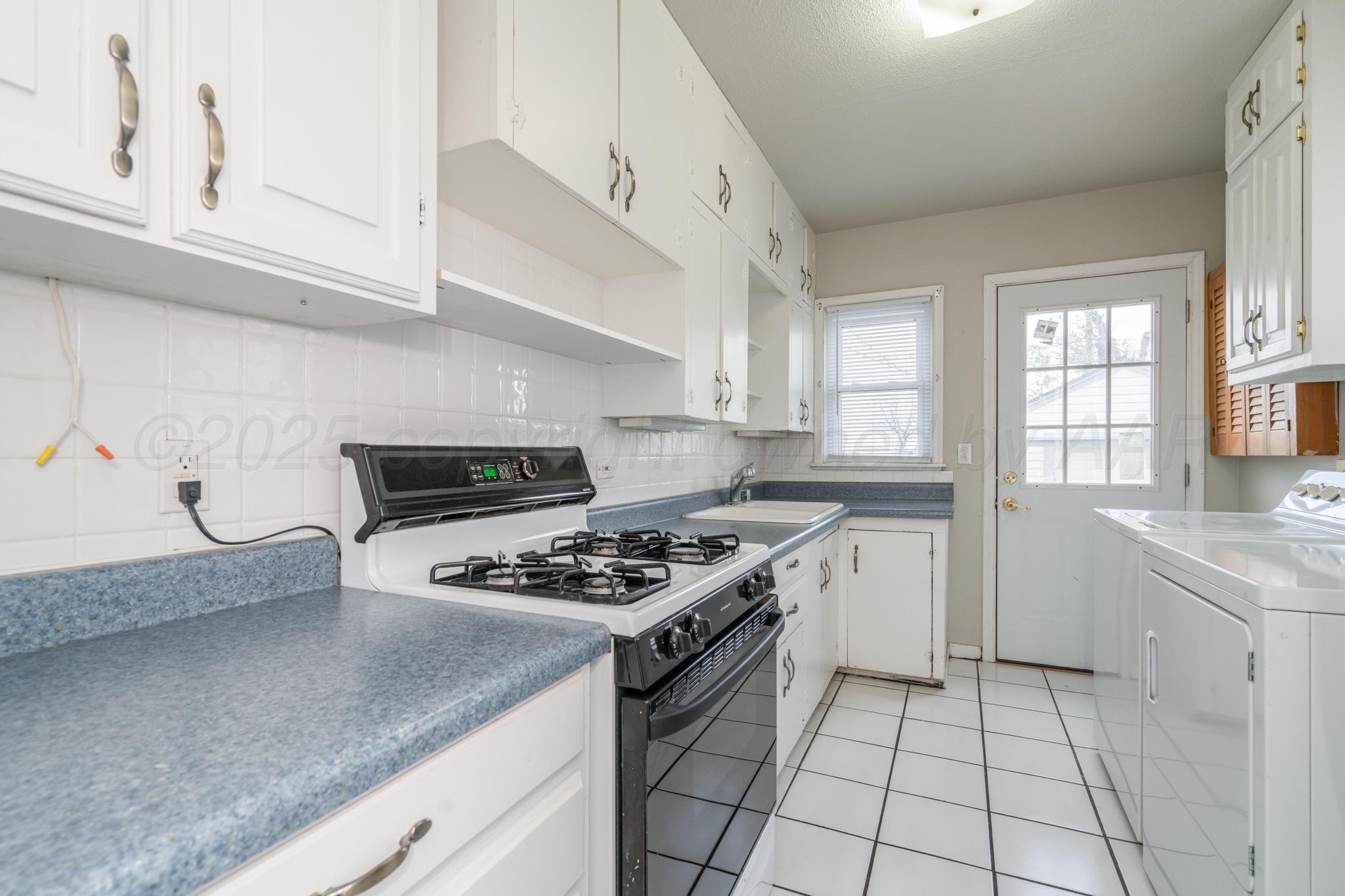 426 Arch Terrace Amarillo, TX 79106 - Photo 11 of 25 426 Arch Terrace-19