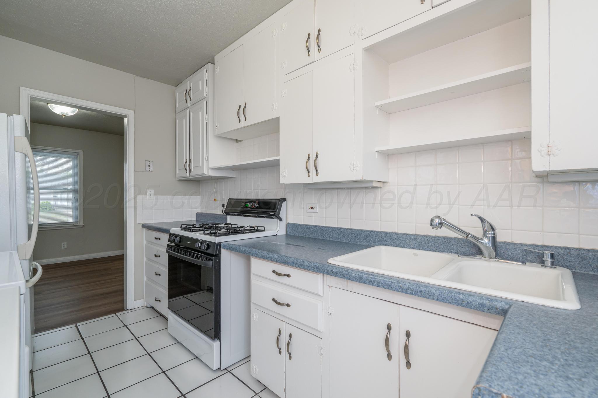 426 Arch Terrace Amarillo, TX 79106 - Photo 13 of 25 426 Arch Terrace-17