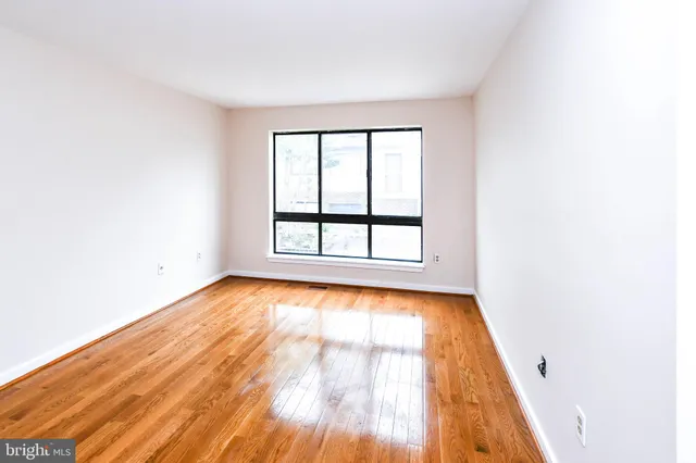 $2,800 | 49 Hawthorne Court Northeast, Washington, DC 20017