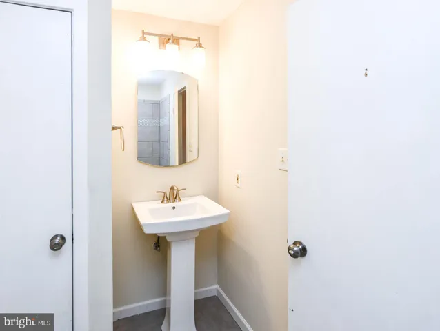 $2,800 | 49 Hawthorne Court Northeast, Washington, DC 20017