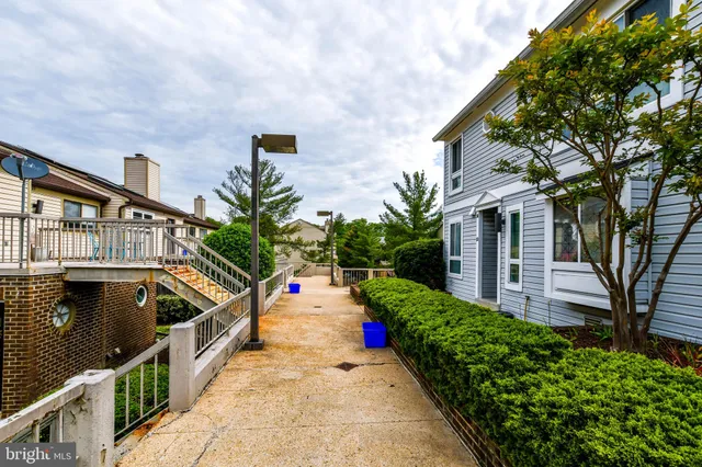 $2,800 | 49 Hawthorne Court Northeast, Washington, DC 20017