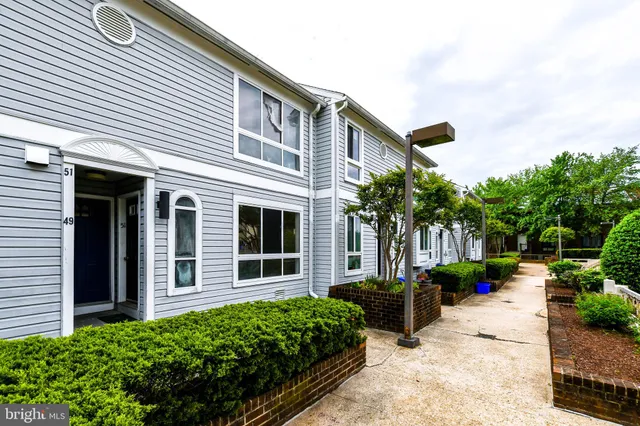 $2,800 | 49 Hawthorne Court Northeast, Washington, DC 20017