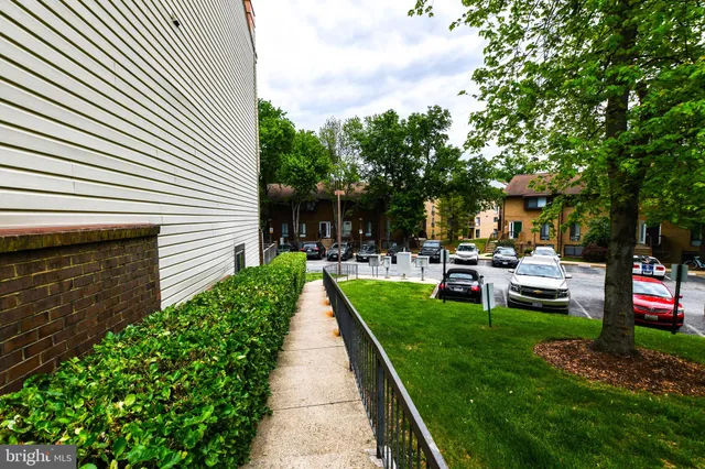 $2,800 | 49 Hawthorne Court Northeast, Washington, DC 20017