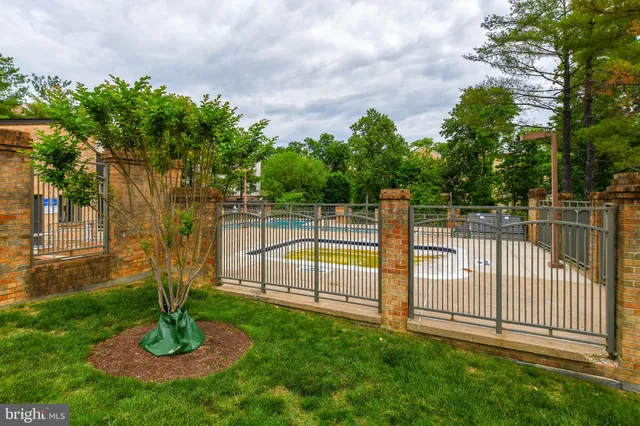 $2,800 | 49 Hawthorne Court Northeast, Washington, DC 20017