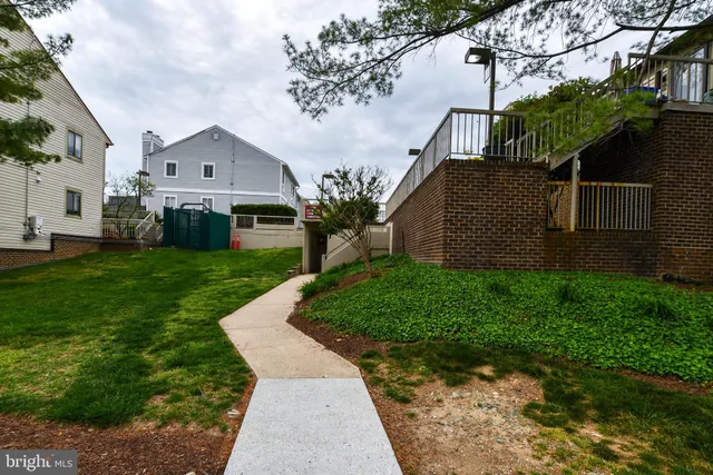 $2,800 | 49 Hawthorne Court Northeast, Washington, DC 20017