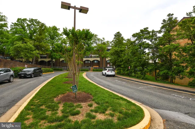 $2,800 | 49 Hawthorne Court Northeast, Washington, DC 20017