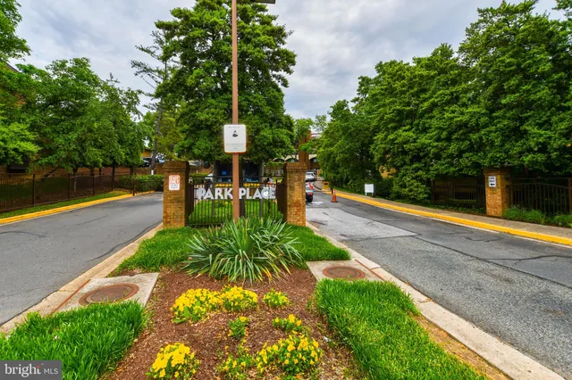 $2,800 | 49 Hawthorne Court Northeast, Washington, DC 20017