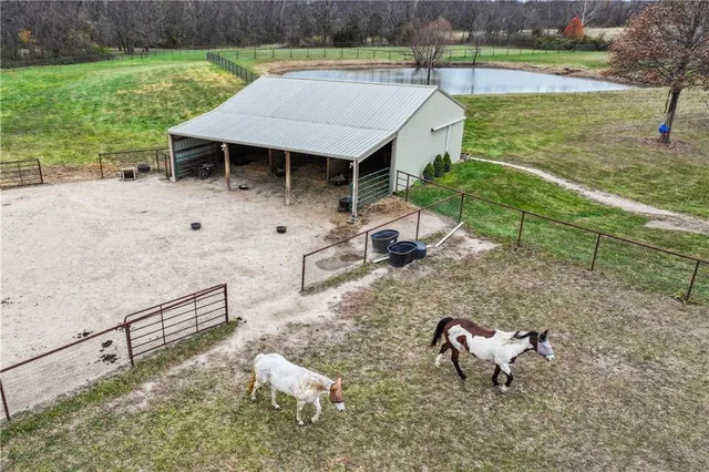 $799,000 | 26666 Cold Water Road, Louisburg, KS 66053