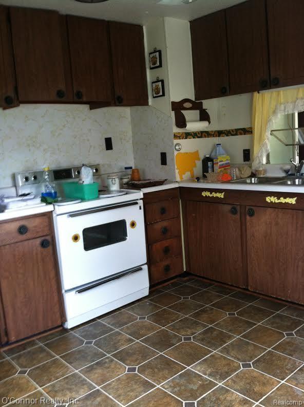 501 Wadhams Road St. Clair, MI 48079 - Photo 9 of 13 501 Wadhams - kitchen 2.jpg