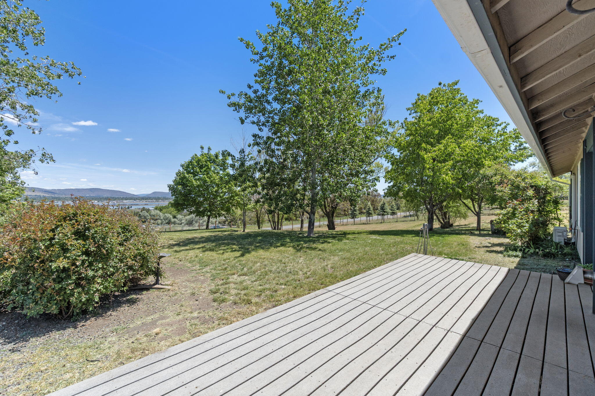 2630 Frontage Road Klamath Falls, OR 97601 - Photo 13 of 72