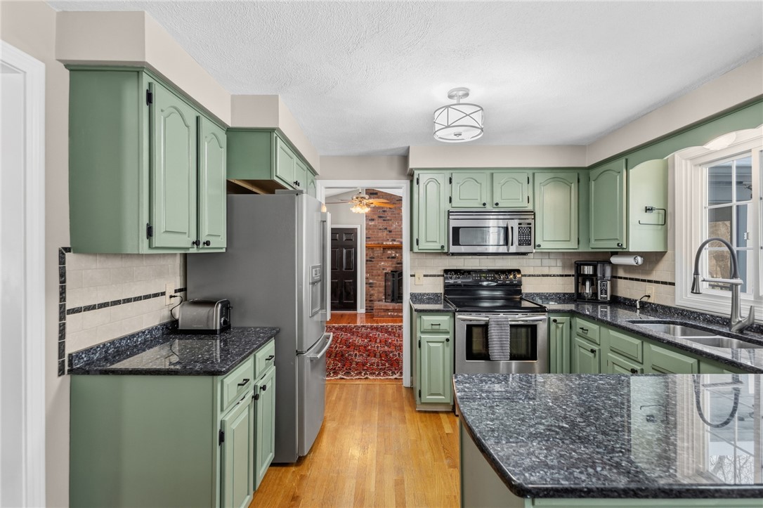 305 Spring Valley Drive East Greenwich, RI 02818 - Photo 15 of 41