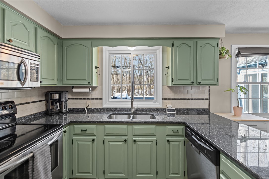 305 Spring Valley Drive East Greenwich, RI 02818 - Photo 16 of 41