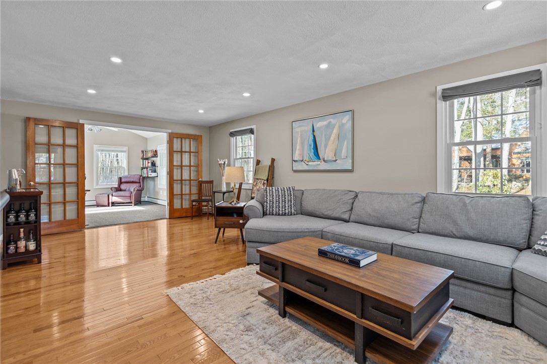 305 Spring Valley Drive East Greenwich, RI 02818 - Photo 5 of 41