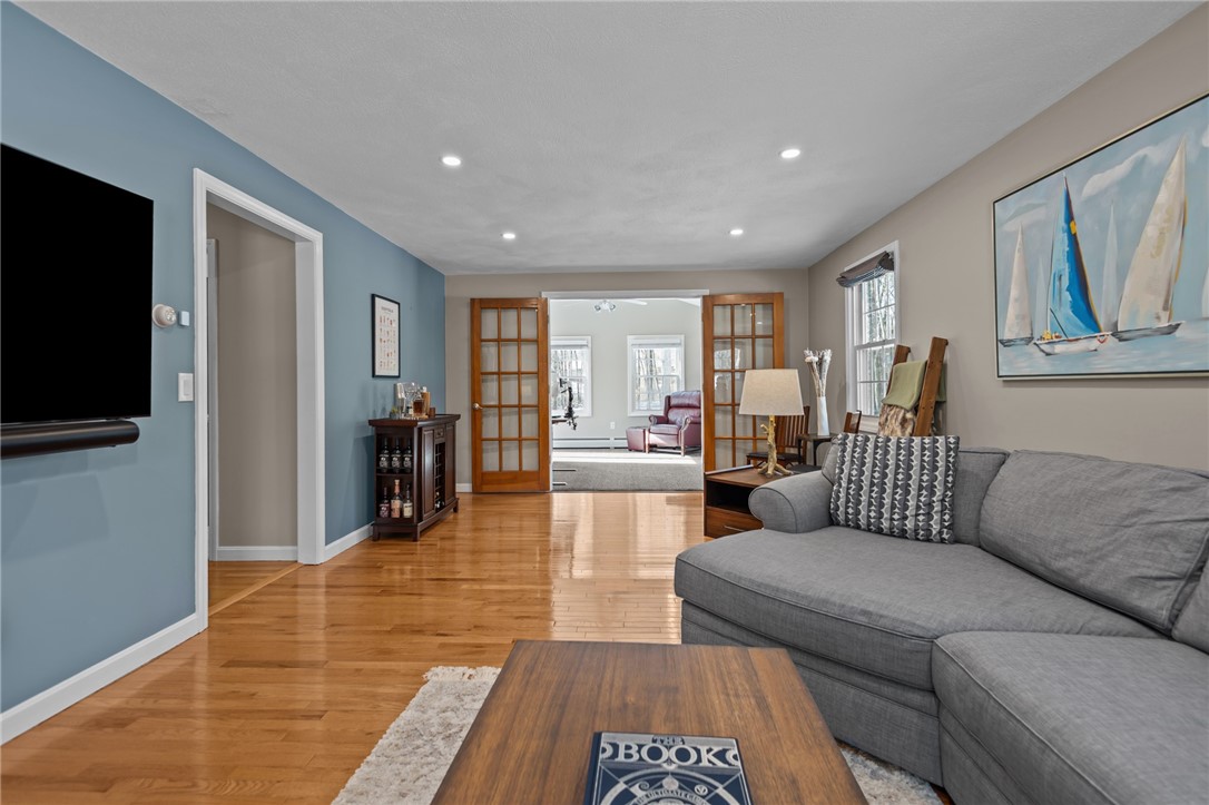 305 Spring Valley Drive East Greenwich, RI 02818 - Photo 6 of 41