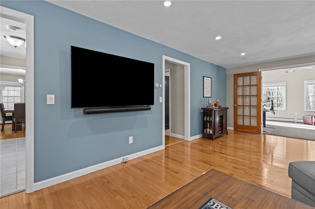 305 Spring Valley Drive East Greenwich, RI 02818 - Photo 7 of 41