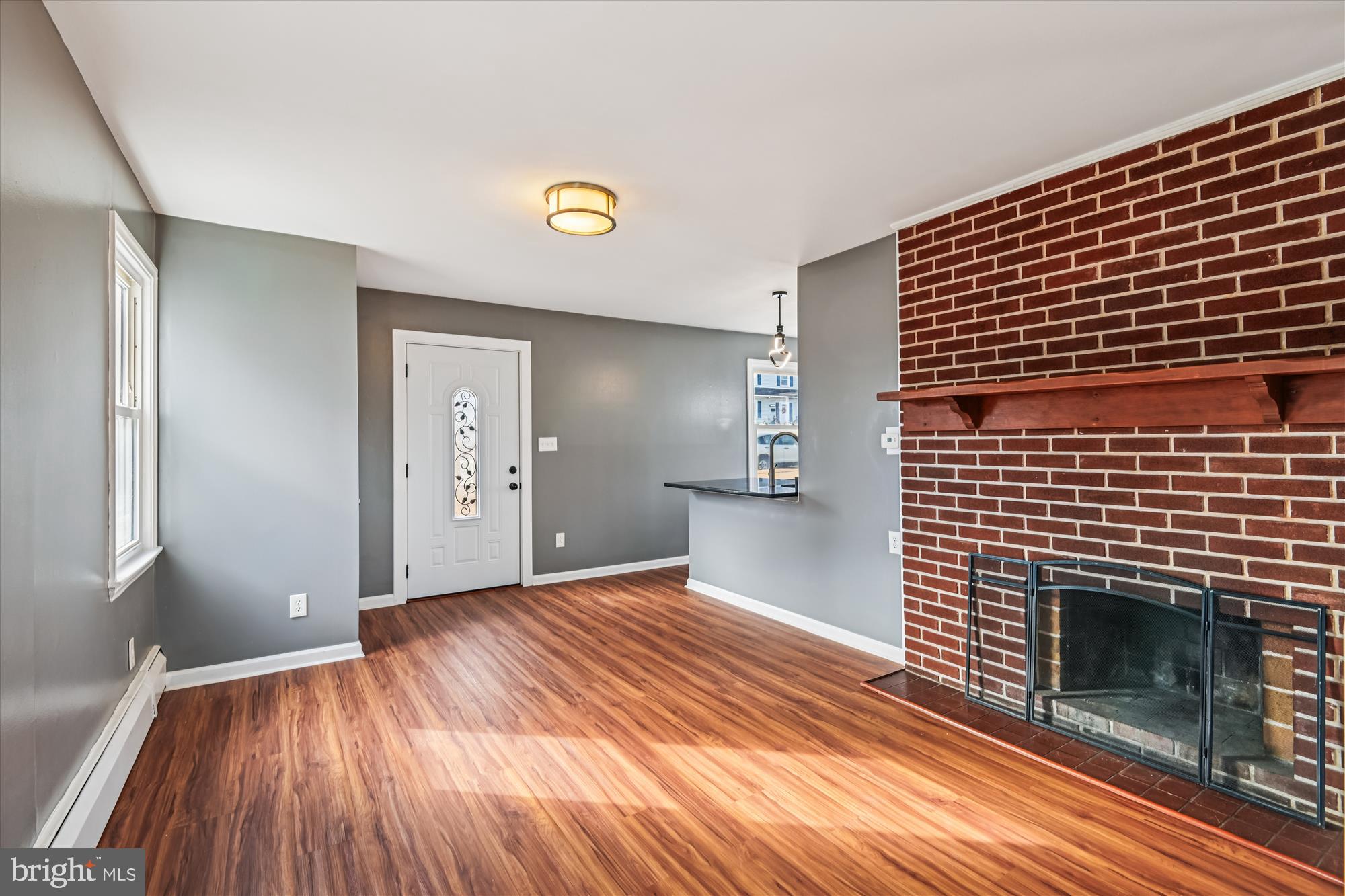 1212 Seven Oaks Road Baltimore, MD 21227 - Photo 6 of 31 Living Room