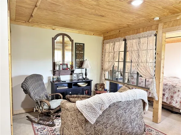 $169,900 | 73525 East Leisure Lake Drive, Trenton, MO 64683