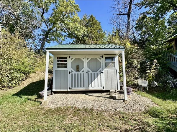 $169,900 | 73525 East Leisure Lake Drive, Trenton, MO 64683