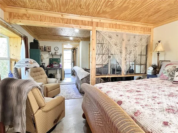 $169,900 | 73525 East Leisure Lake Drive, Trenton, MO 64683