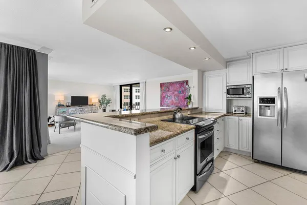 $6,500 | 5420 North Ocean Drive, Unit 1605, Singer Island, FL 33404