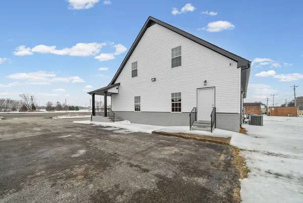 a view of a house with a backyard