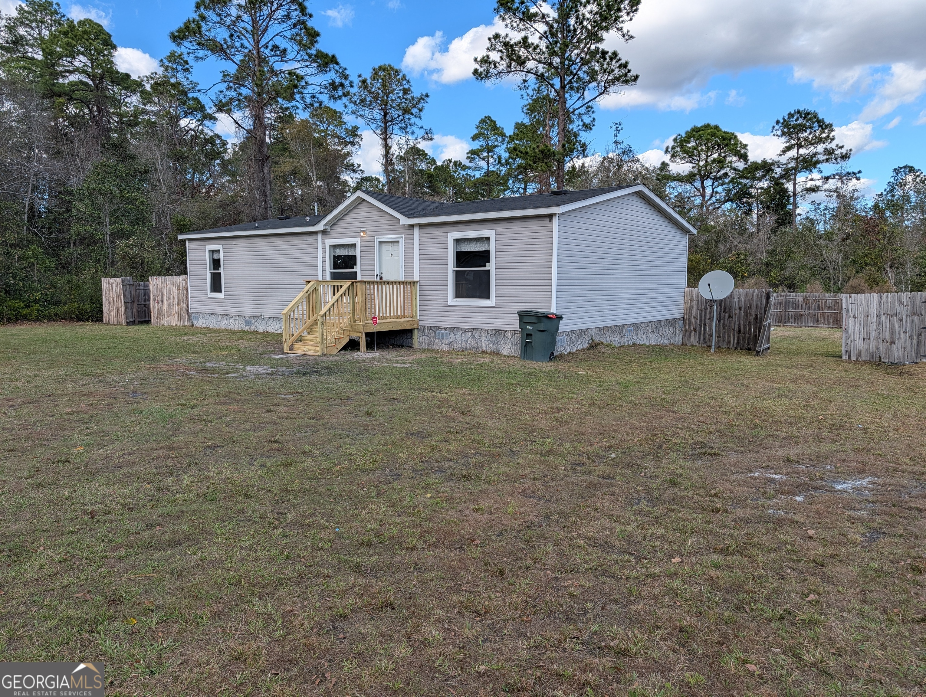 675 Fir Street Jesup, GA 31546 - Photo 2 of 22