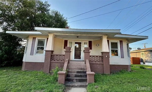 $74,900 | 59 East Jennings Avenue, Wood River, IL 62095