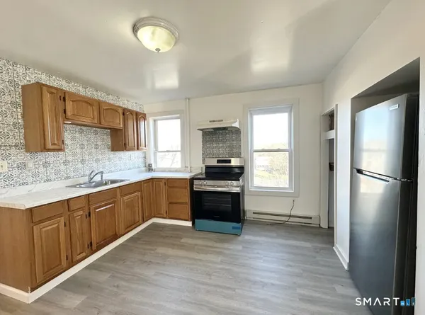 $1,500 | 67 6th Street, Unit 1, Norwich, CT 06360