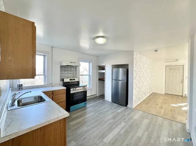 $1,500 | 67 6th Street, Unit 1, Norwich, CT 06360