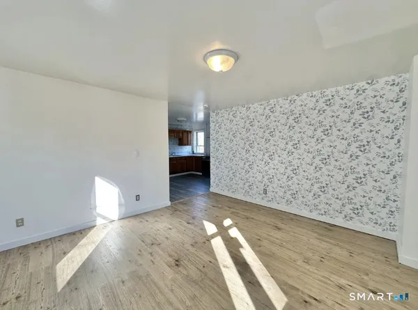 $1,500 | 67 6th Street, Unit 1, Norwich, CT 06360