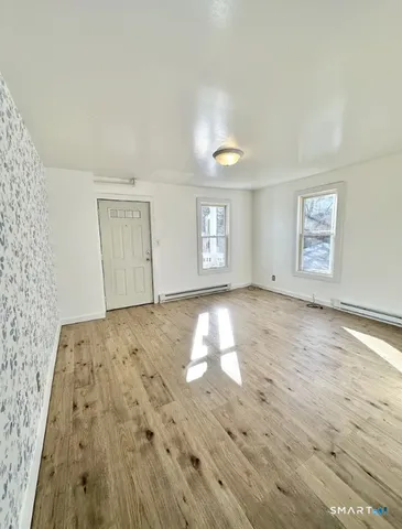 $1,500 | 67 6th Street, Unit 1, Norwich, CT 06360