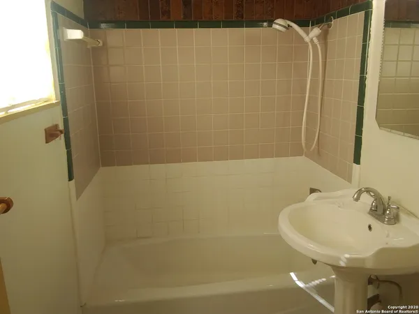 $745 | 805 Eleanor Avenue, Unit B, San Antonio, TX 78209