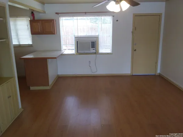 $745 | 805 Eleanor Avenue, Unit B, San Antonio, TX 78209
