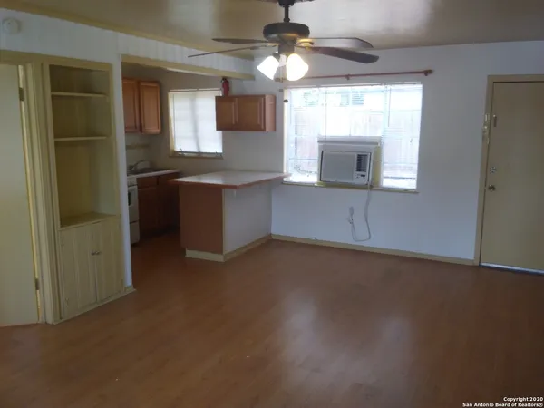 $745 | 805 Eleanor Avenue, Unit B, San Antonio, TX 78209