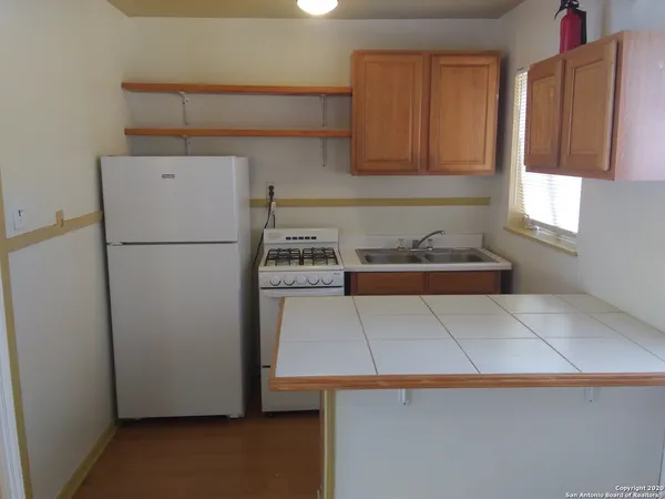 $745 | 805 Eleanor Avenue, Unit B, San Antonio, TX 78209