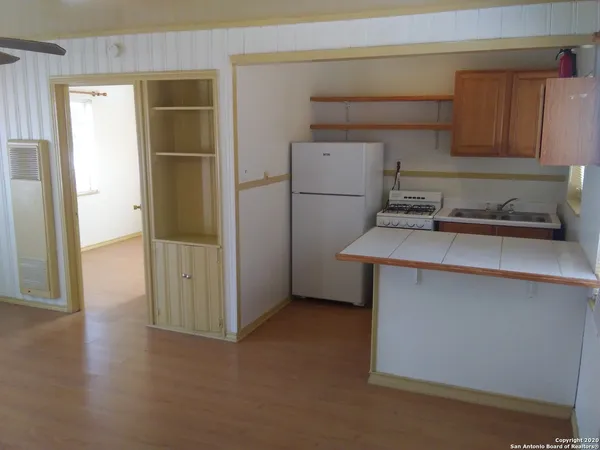 $745 | 805 Eleanor Avenue, Unit B, San Antonio, TX 78209