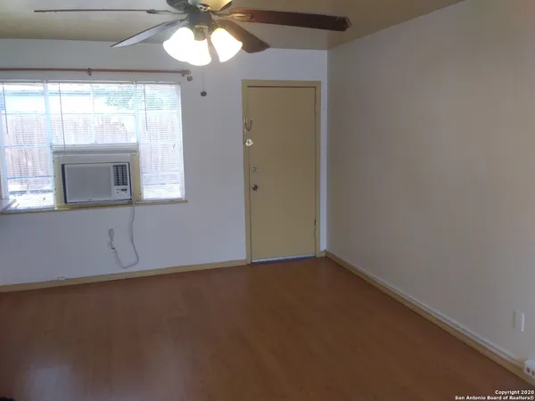 $745 | 805 Eleanor Avenue, Unit B, San Antonio, TX 78209