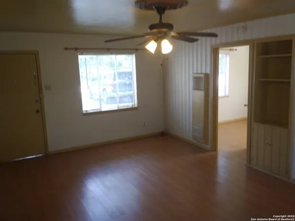 $745 | 805 Eleanor Avenue, Unit B, San Antonio, TX 78209